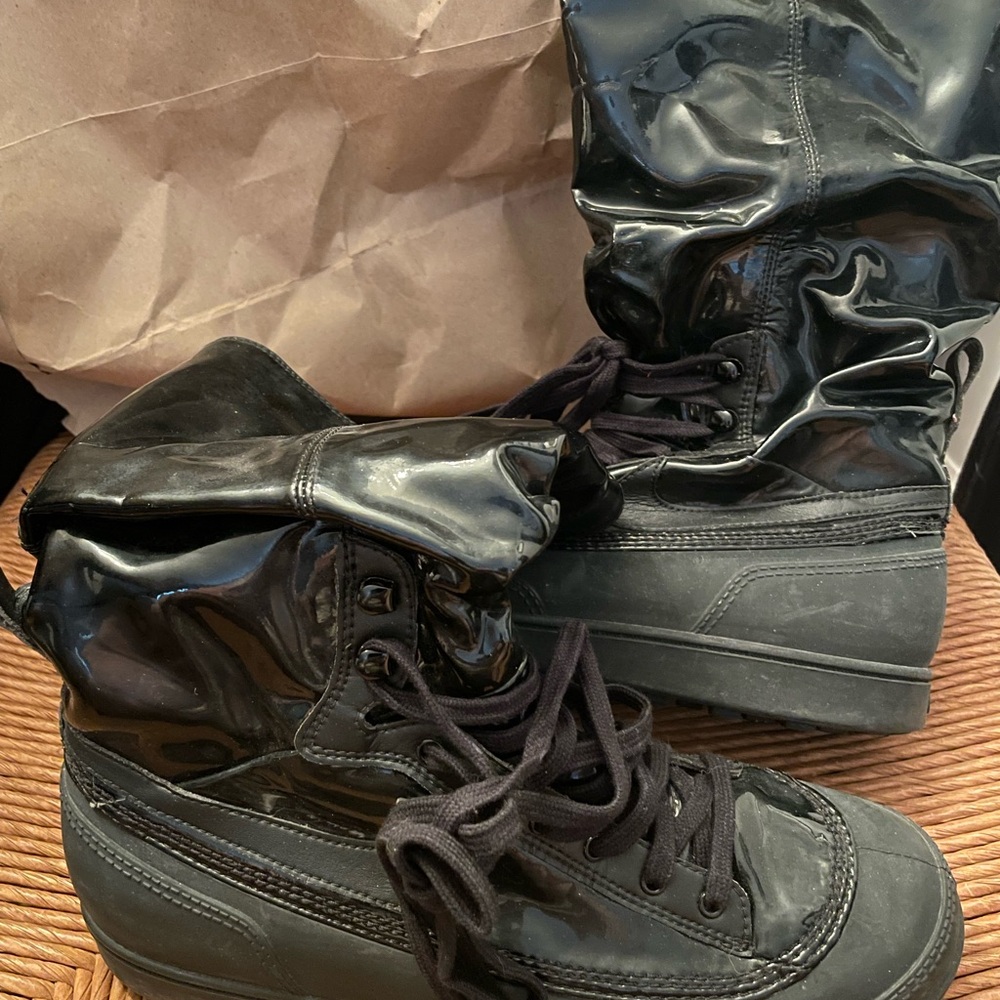 Nike slouchy sneaker style boots with flip top size 6.5 women’s